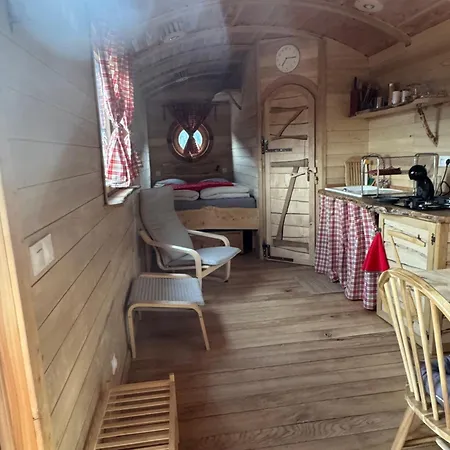 Campismo de Luxo Roulotte Insolite à La Ferme *