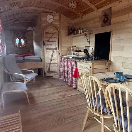 Campismo de Luxo Roulotte Insolite à La Ferme
